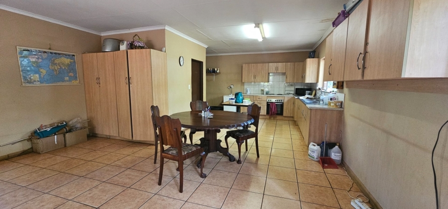 6 Bedroom Property for Sale in Hartbeesfontein North West